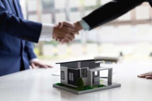 Cerrando trato de una venta de casa en Puebla.