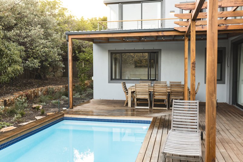 Casa con alberca en patio trasero